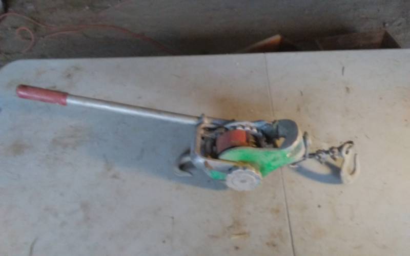 lot 68 image: Beebe Bros. Ratchet Hoist