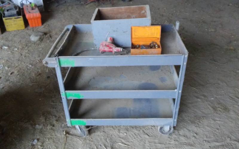 lot 83 image: Blue Rolling Parts Or Material Handling Cart (NO CONTENTS)