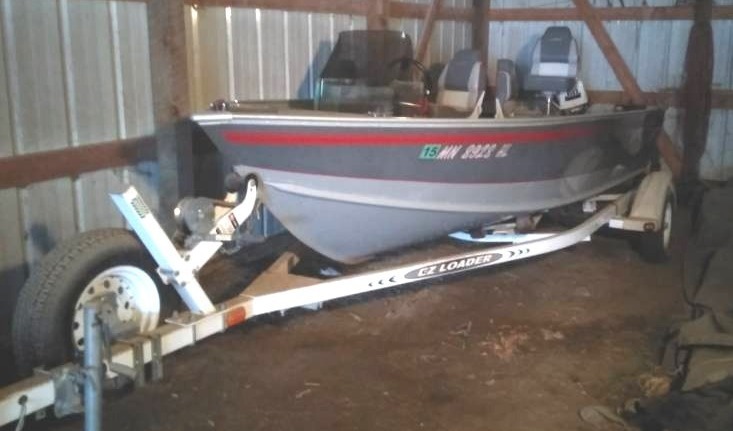 lot 1 image: 1998 Lund 16 Ft. 3 In. Aluminum Explorer Open Bow Boat & 1999 EZ-Load Trailer.