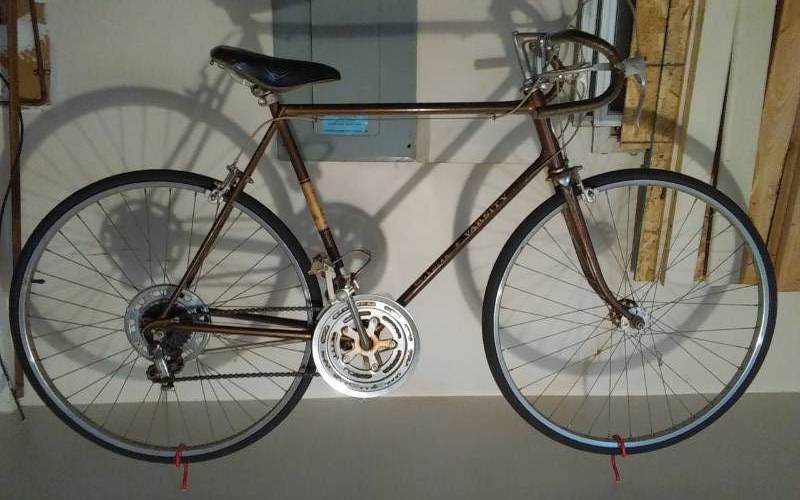 lot 88 image: Vintage Schwinn Varsity Mens  Bike