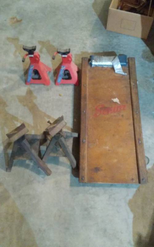 lot 92 image: Mechanics Creeper & 2-Pair Jack Stands