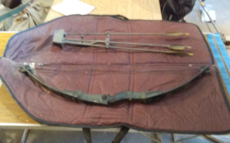 lot 103 image: Bow With Case