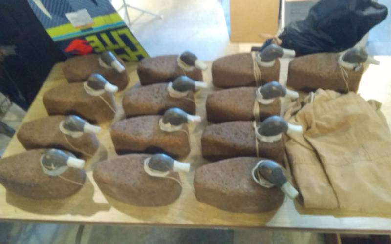 lot 107 image: 13 Vintage Cork Decoys With Canvas Bag