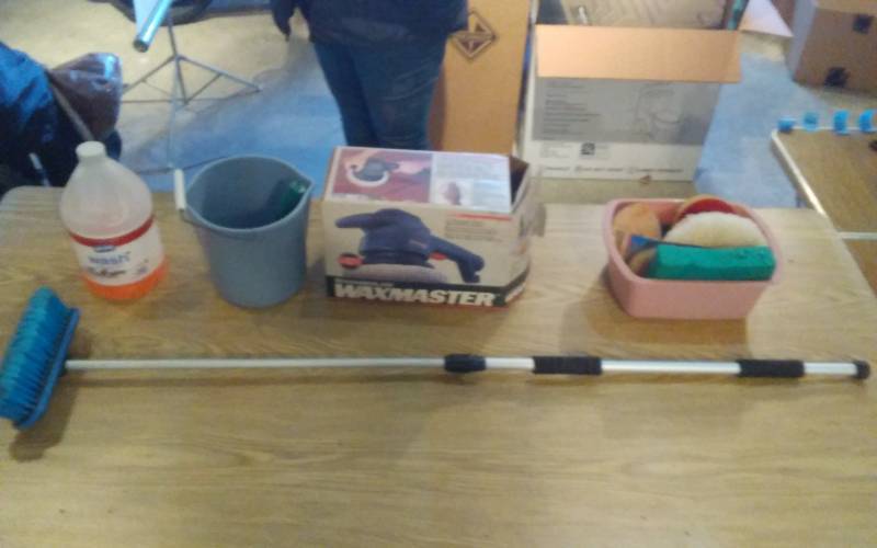 lot 114 image: Waxmaster Telescoping Car Brush & Care
