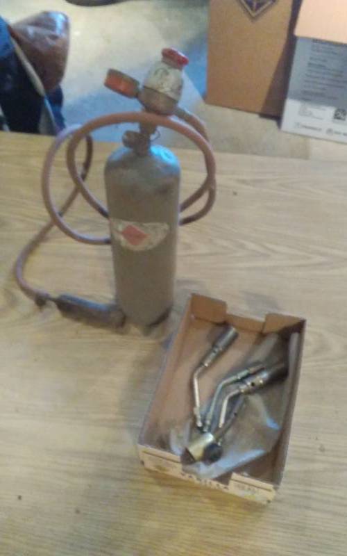 lot 120 image: Acetylene Tank, Regulator & Tips