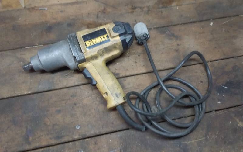 lot 140 image: Dewalt 12 Inch Impact Driver