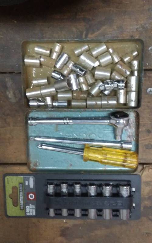 lot 142 image: 14 Inch Drive Ratchet, Sockets, Extension