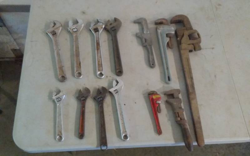 lot 153 image: Lot Of Pipe & Crescent Wrenches