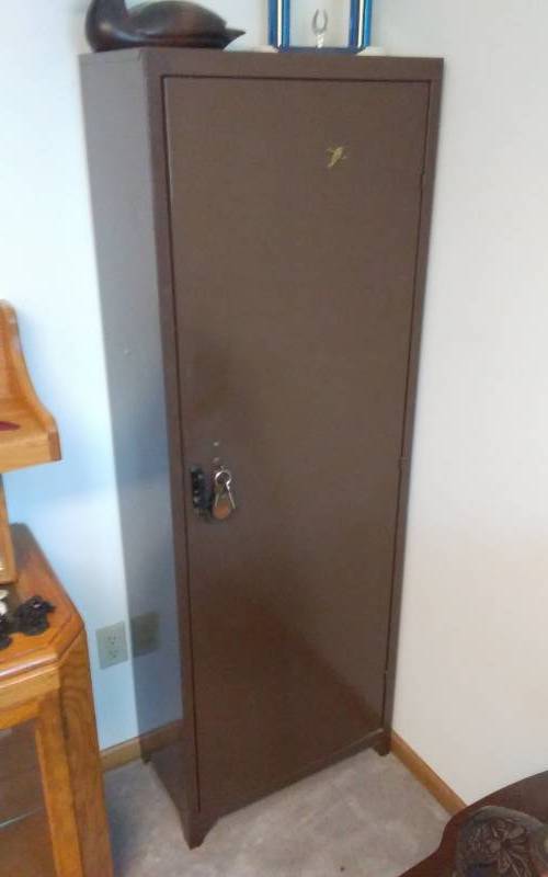 lot 167 image: Gun Cabinet-Metal Cabinet