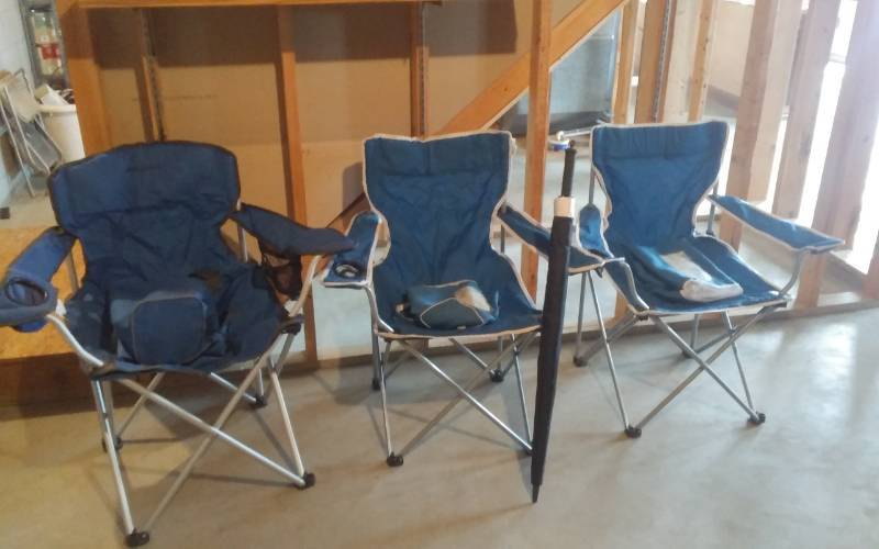 lot 171 image: Folding Camp Chairs, Golf Umbrella