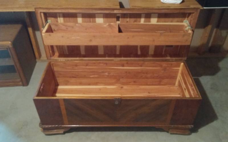 lot 173 image: Vintage Cedar Chest 18x44x22