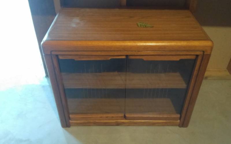 lot 174 image: Glass Double Door TV Stand 26x16x22