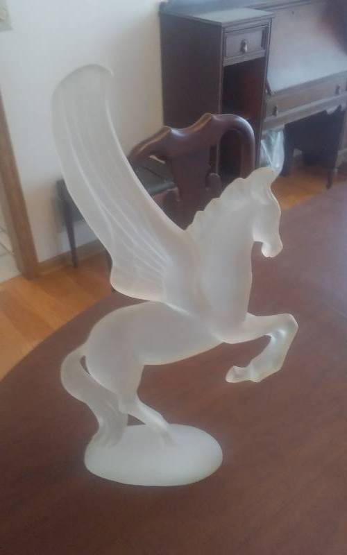 lot 186 image: Acrylic-Winged Horse Statue 22 Inches Tall
