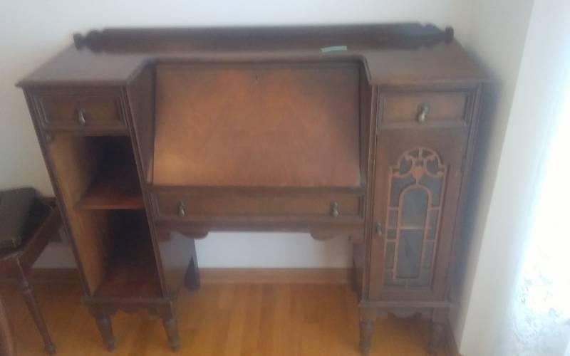 lot 187 image: Antique Front Drop Secretary Desk With Key 48x15x41