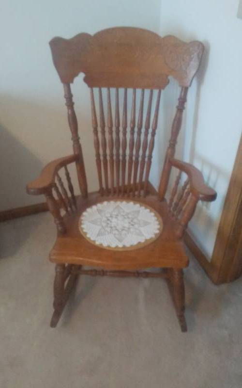 lot 198 image: Vintage Pressed Back Rocker