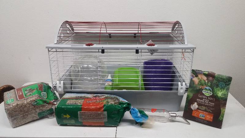 lot 25 image: Living World Large GuineaPig Set with Accessories