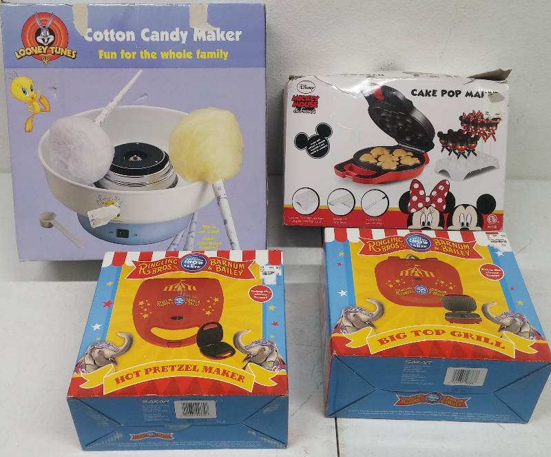 lot 77 image: Kitchen Appliance Gadgets