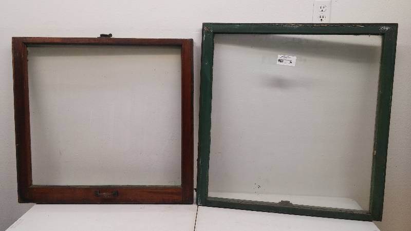 lot 96 image: Antique Leaded Window Sash Set 32x33, 32x30