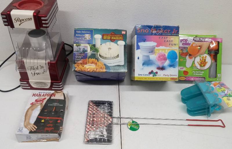 lot 108 image: Assorted Kitchen Appliances & Gadgets