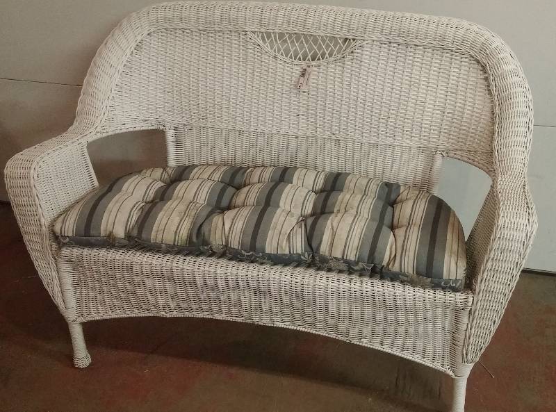 lot 110 image: White Wicker Loveseat with Cussion