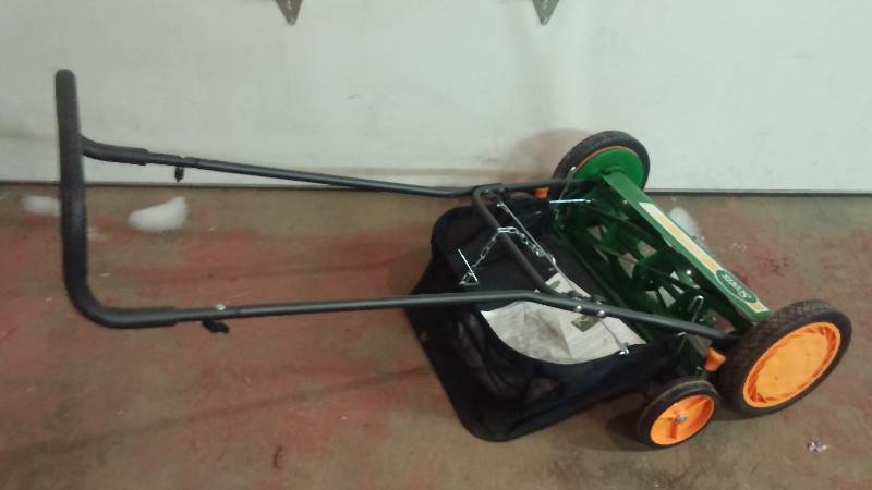 lot 112 image: as-New Scotts Classic manual mower
