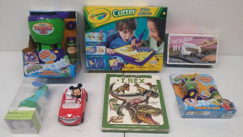 lot 122 image: Assorted Kids Items & Toys