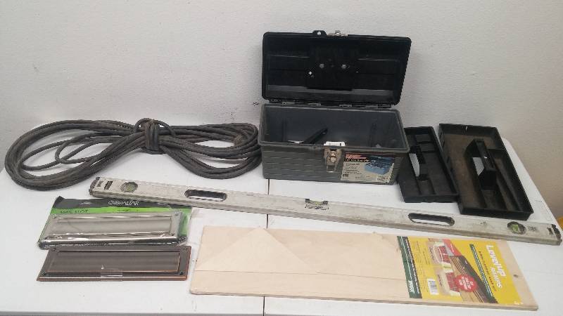 lot 123 image: Assorted Garage items