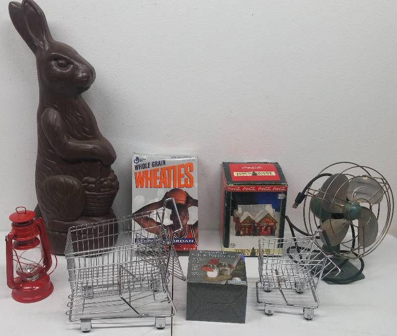 lot 124 image: Assorted Antique, Unique and Collectible
