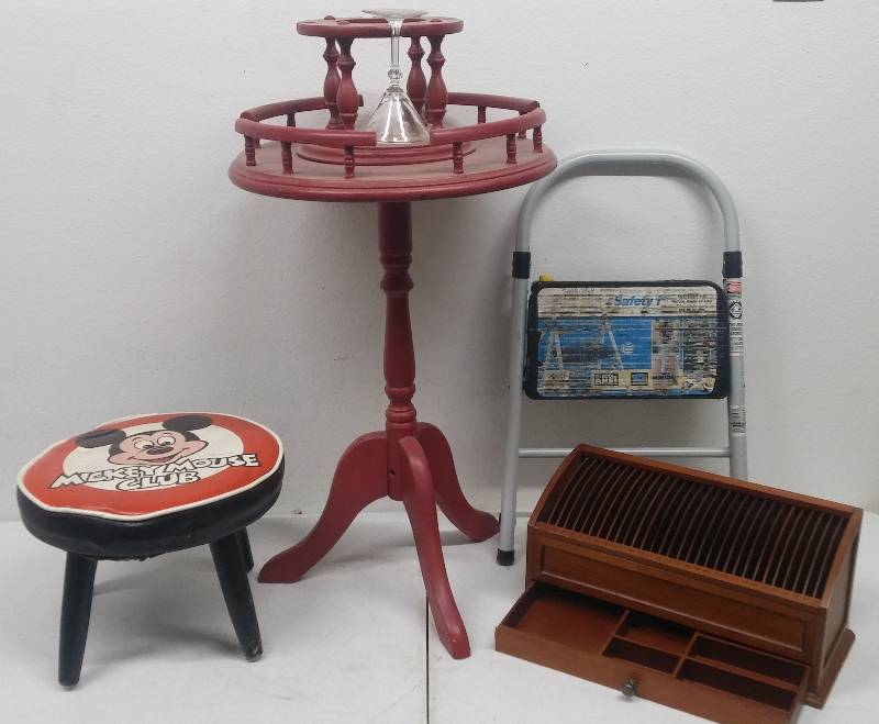 lot 127 image: Assorted Home Dcor Items