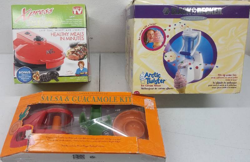 lot 131 image: Assorted Kitchen Appliances & Gadgets