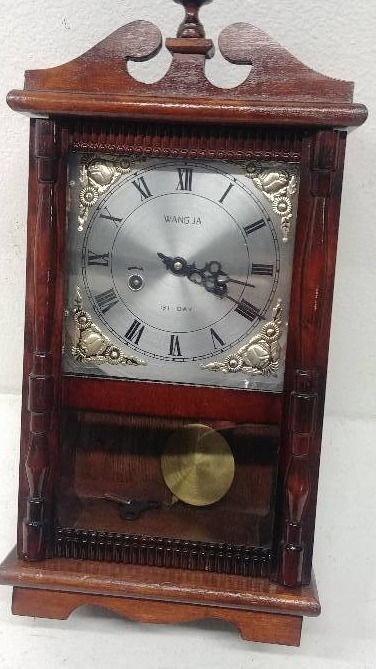 lot 35 image: Mantle Clock, includes wind key