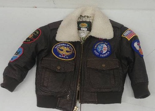 lot 37 image: Cabellas Kids Bomber Jacket, size 45