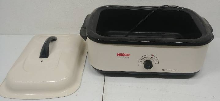 lot 42 image: Nesco 18qt Roaster Oven
