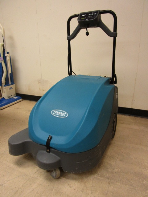 TENNANT FLOOR SWEEPER
