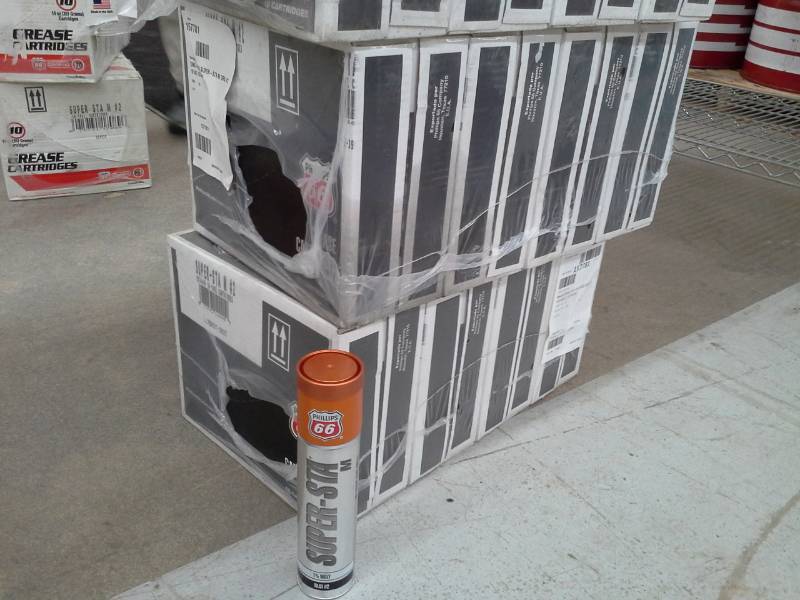 lot 546 image: 8 Cases of Phillips 66 Super STA 1% Moly Grease NLGI #2