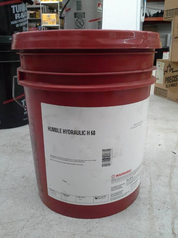 lot 572 image: One Pail of Exxon Mobil Humble Hydraulic H 68