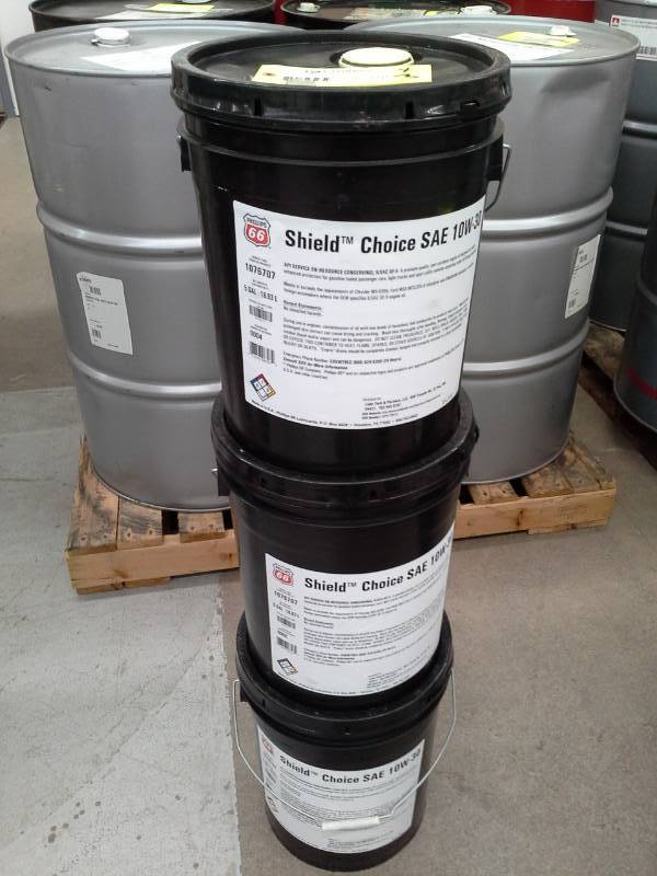 lot 570 image: 3 Pails of Phillips 66 Shield Choice SAE 10W-30