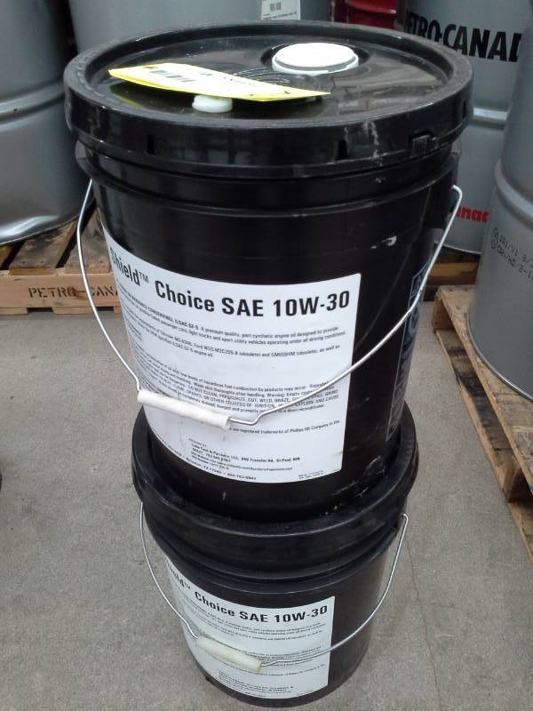lot 571 image: 2 Pails of Phillips 66 Shield Choice SAE 10W-30