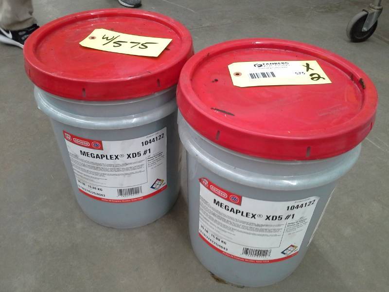 lot 575 image: 2 Pails of Phillips 66 Megaplex XD5 #1 Lithium Complex soap grease