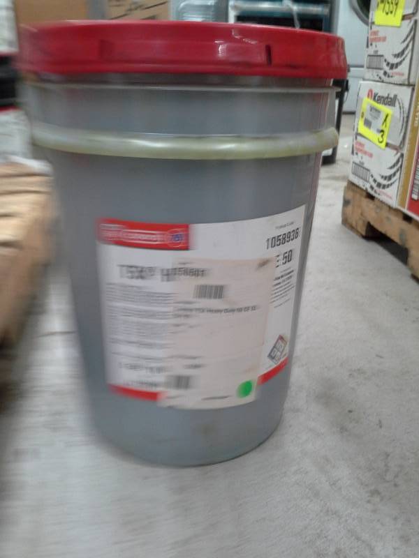 lot 582 image: One Pail of Conoco T5X Heavy Duty 50 CF SL
