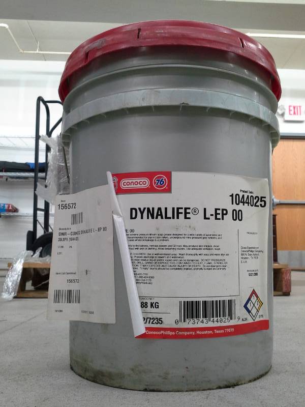 lot 581 image: One Pail of Phillips 66 Dynalife L-EP 00 Lithium Soap Grease
