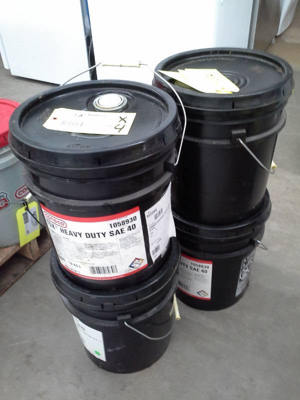 lot 589 image: 4 Pails of Phillips 66Conoco T5X Heavy Duty SAE 40 Engine Oil for 2-Stroke Diesel Engines