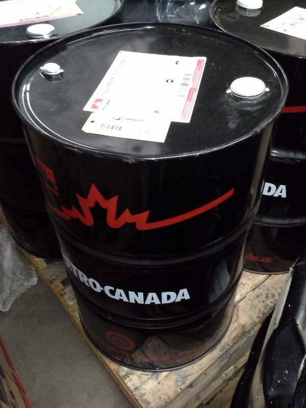 lot 611 image: One Drum of Petro-Canada Enduratex EP 680 Industrial Gear Oil