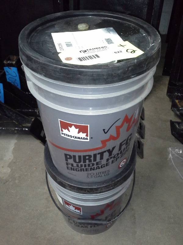 lot 622 image: Two Pails of Petro-Canada Purity Food Grade (FG) Lubricant