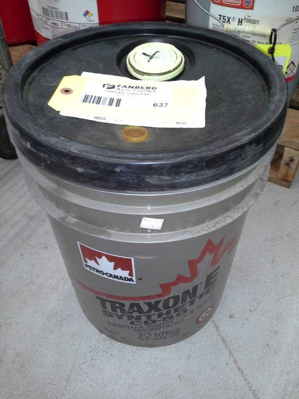 lot 637 image: One Pail of Petro-Canada Traxon E Synthetic CD-50 Synthetic Lubricant