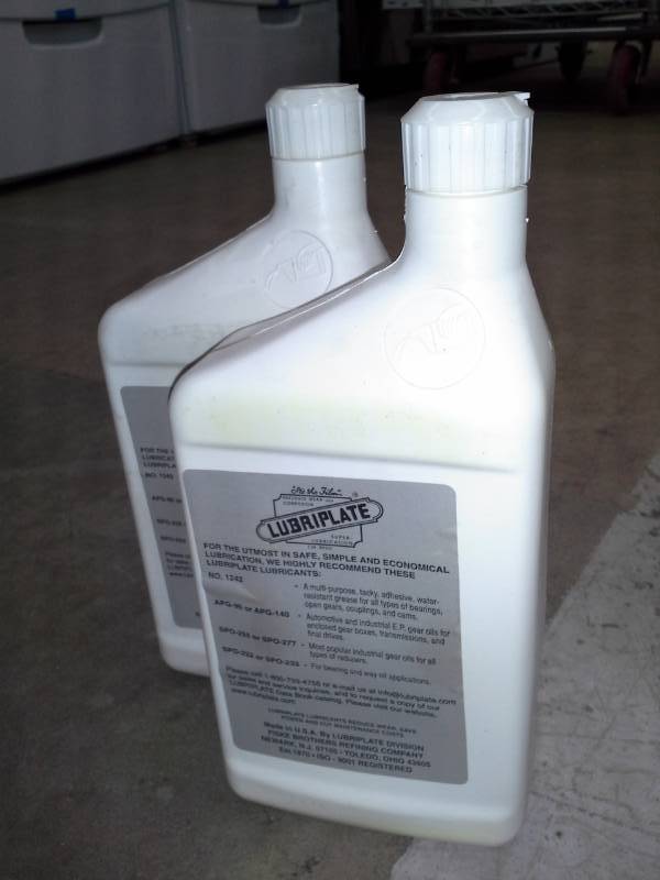 lot 670 image: 2 Quarts of Lubriplate AC-2 Air Compressor Oil