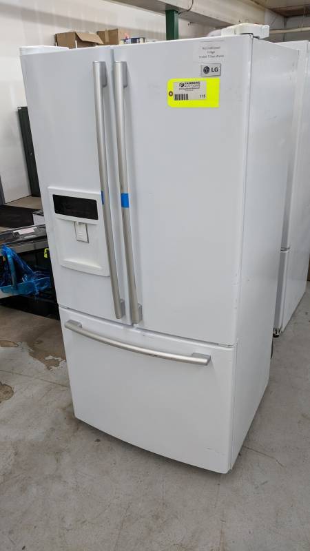 lot 115 image: 2006 LG 22.4-cu.ft. French Door Bottom Mount Refrigerator with Slide-Out Bottom Freezer