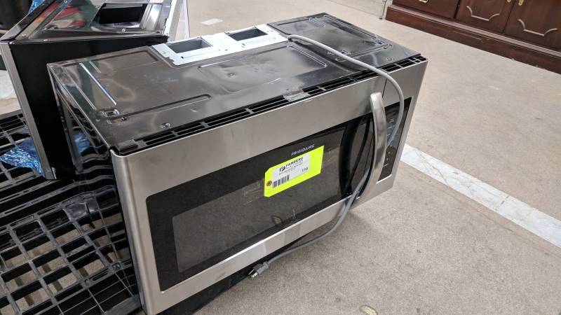 lot 116 image: Frigidaire Stainless Steel Microwave Oven