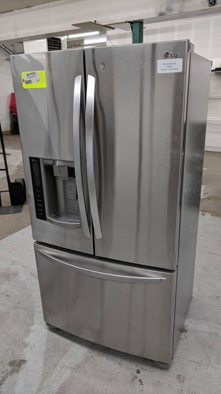 lot 121 image: 2013 LG 16.2-cu.ft. Stainless Steel Refrigerator Freezer with IceWater Dispenser