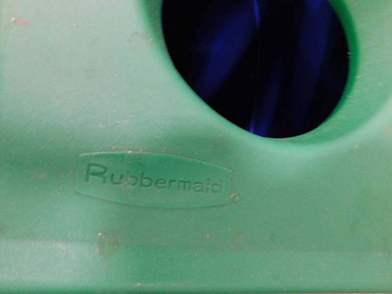 Rubbermaid Recyling Bins
